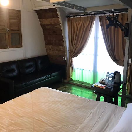 Villa Isabella Putri B&B Jepara Buitenkant foto