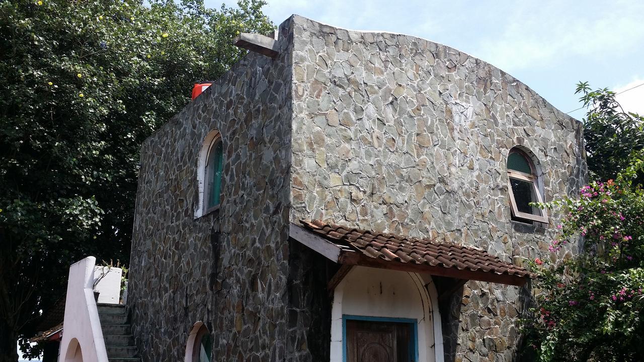 Villa Isabella Putri B&B Jepara Buitenkant foto