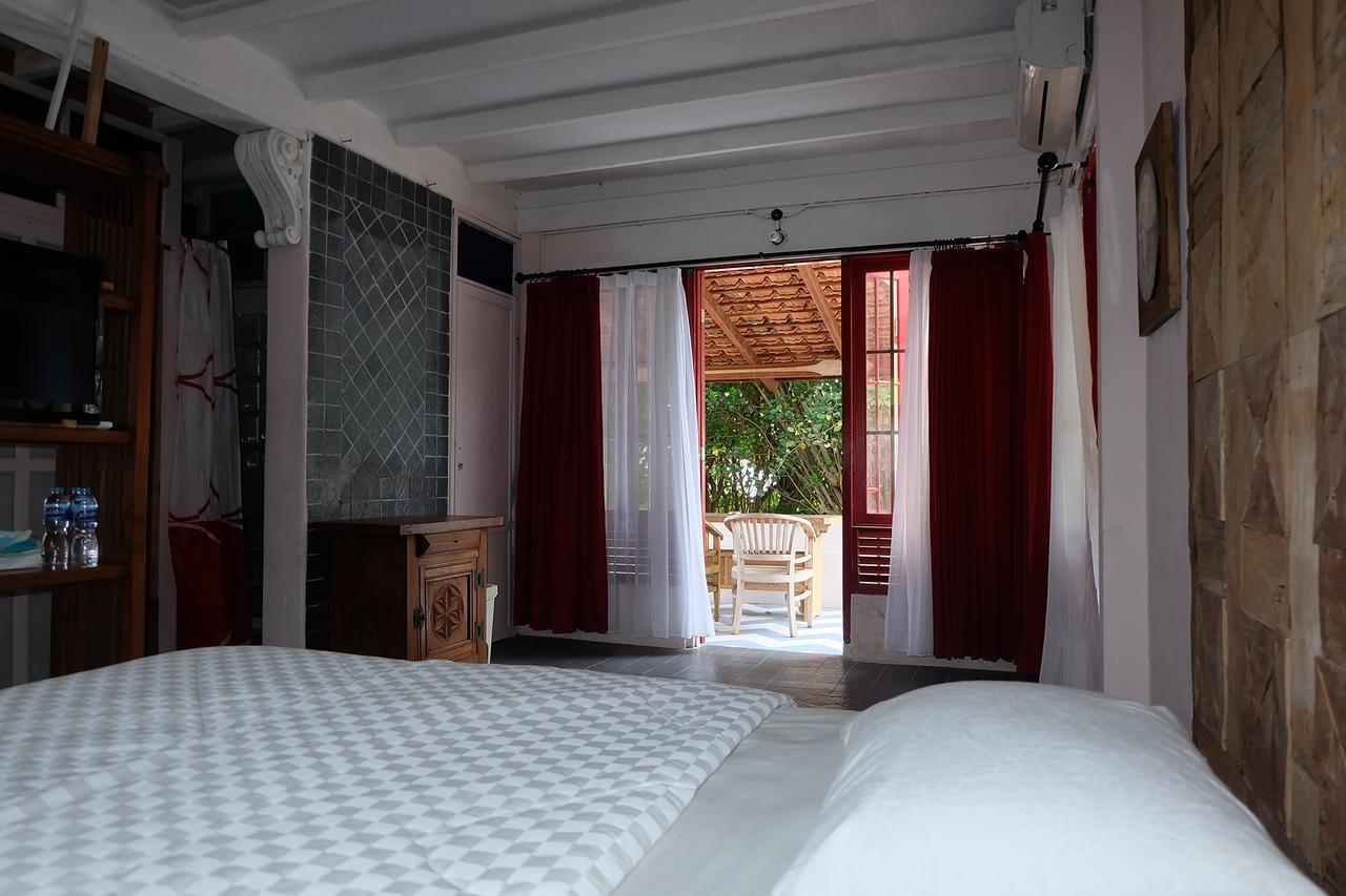 Villa Isabella Putri B&B Jepara Buitenkant foto