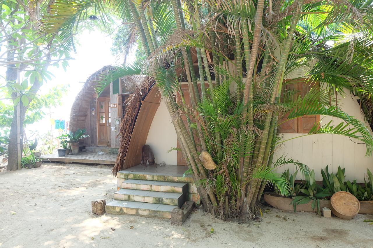 Villa Isabella Putri B&B Jepara Buitenkant foto